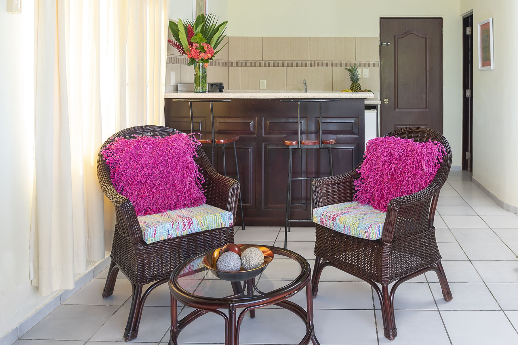 studio | living area | flat-screen tv