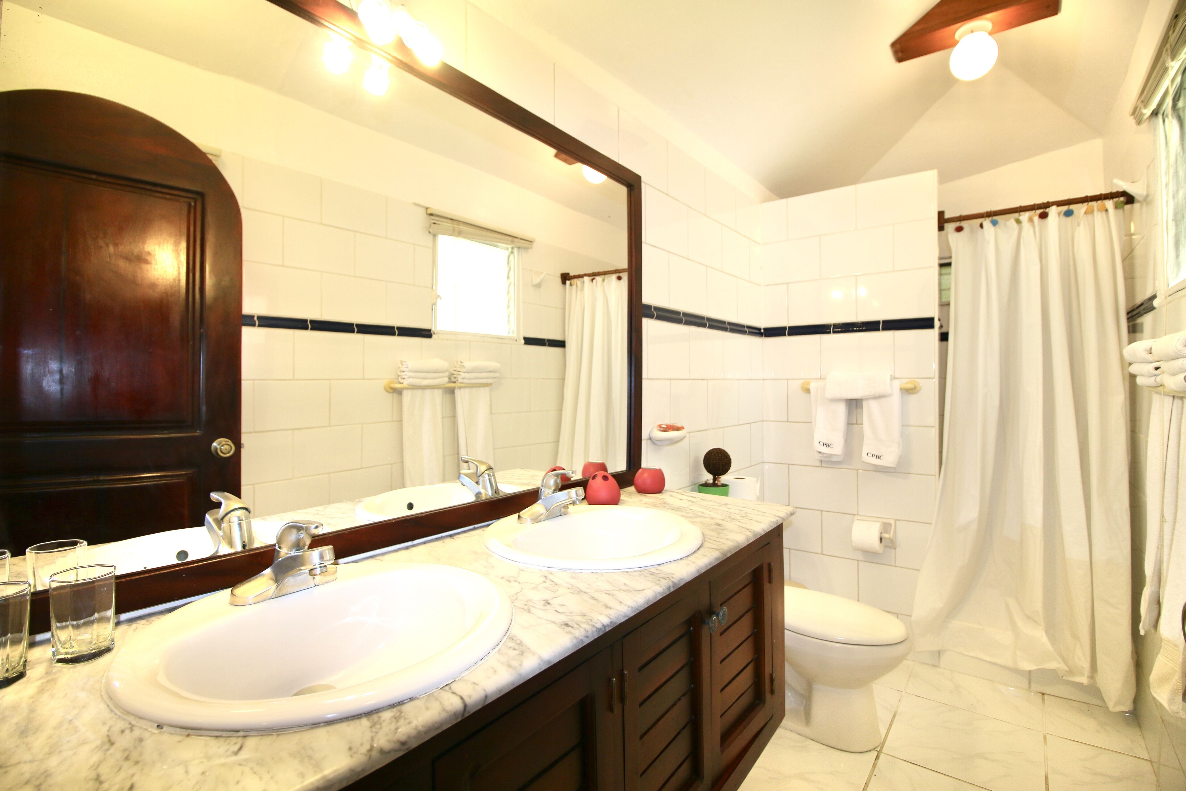 economy room | bathroom | towels