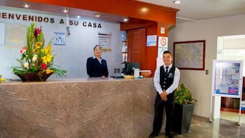 Mostrador de check-in y check-out