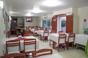Daily cooked-to-order breakfast for a fee - Hotel NV Guadalajara (Zapopan)