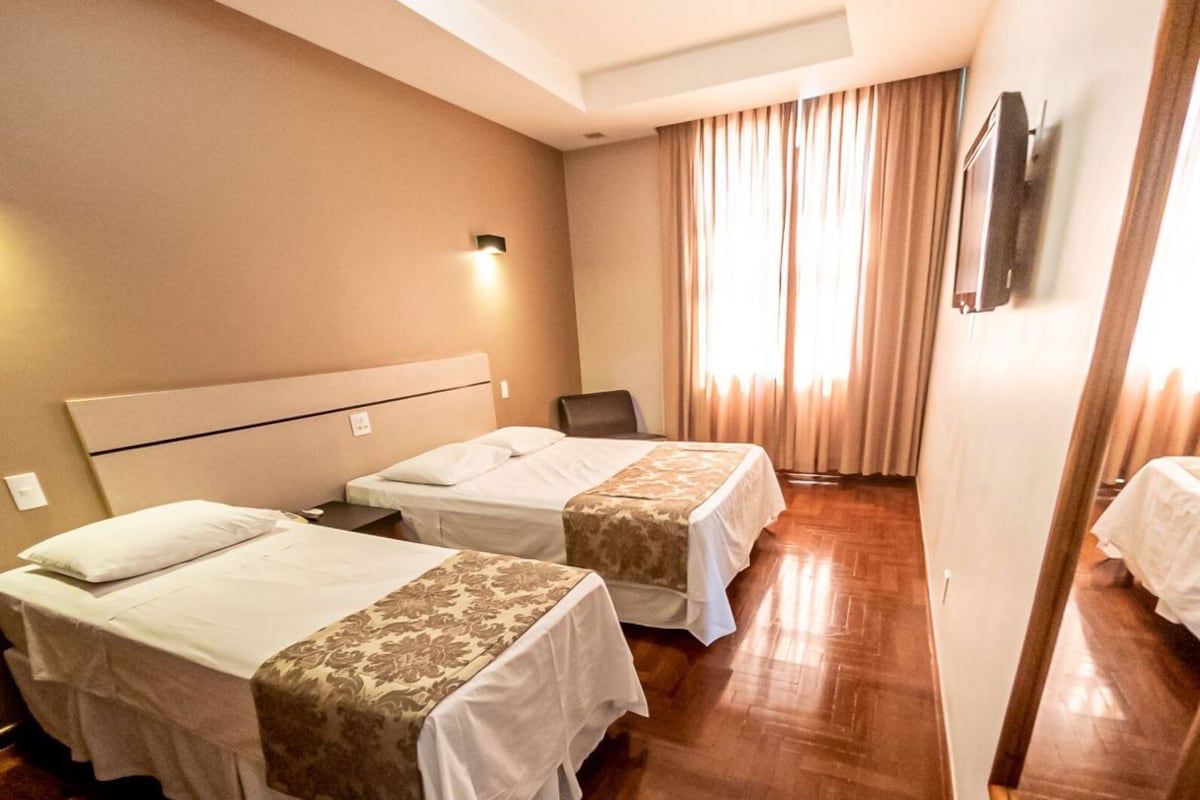 Minibar, escritorio, cortinas blackout y wifi gratis 