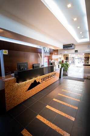 Lobby - Serrano Residencial Hotel (Juiz de Fora)
