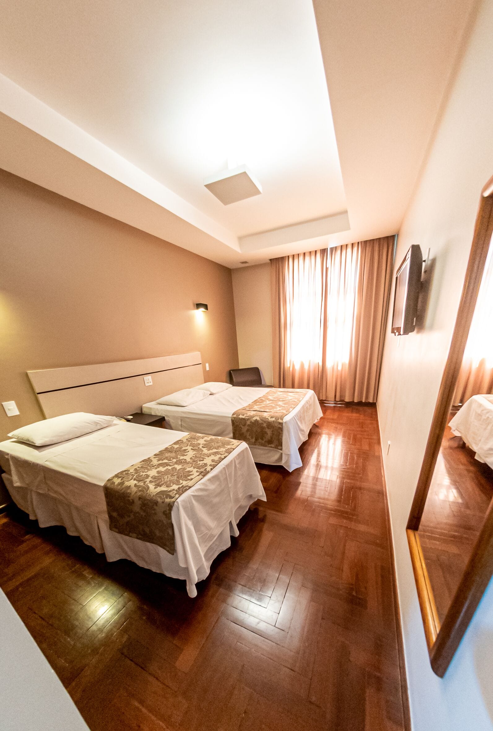 triple room | 1 bedroom, minibar, individually decorated, desk