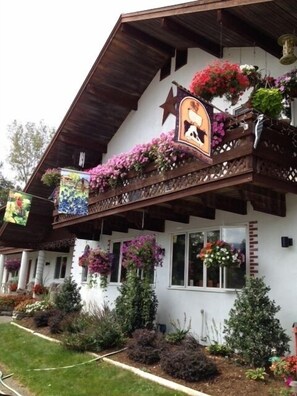 Exterior detail - The Olympia Lodge (Manchester Center)