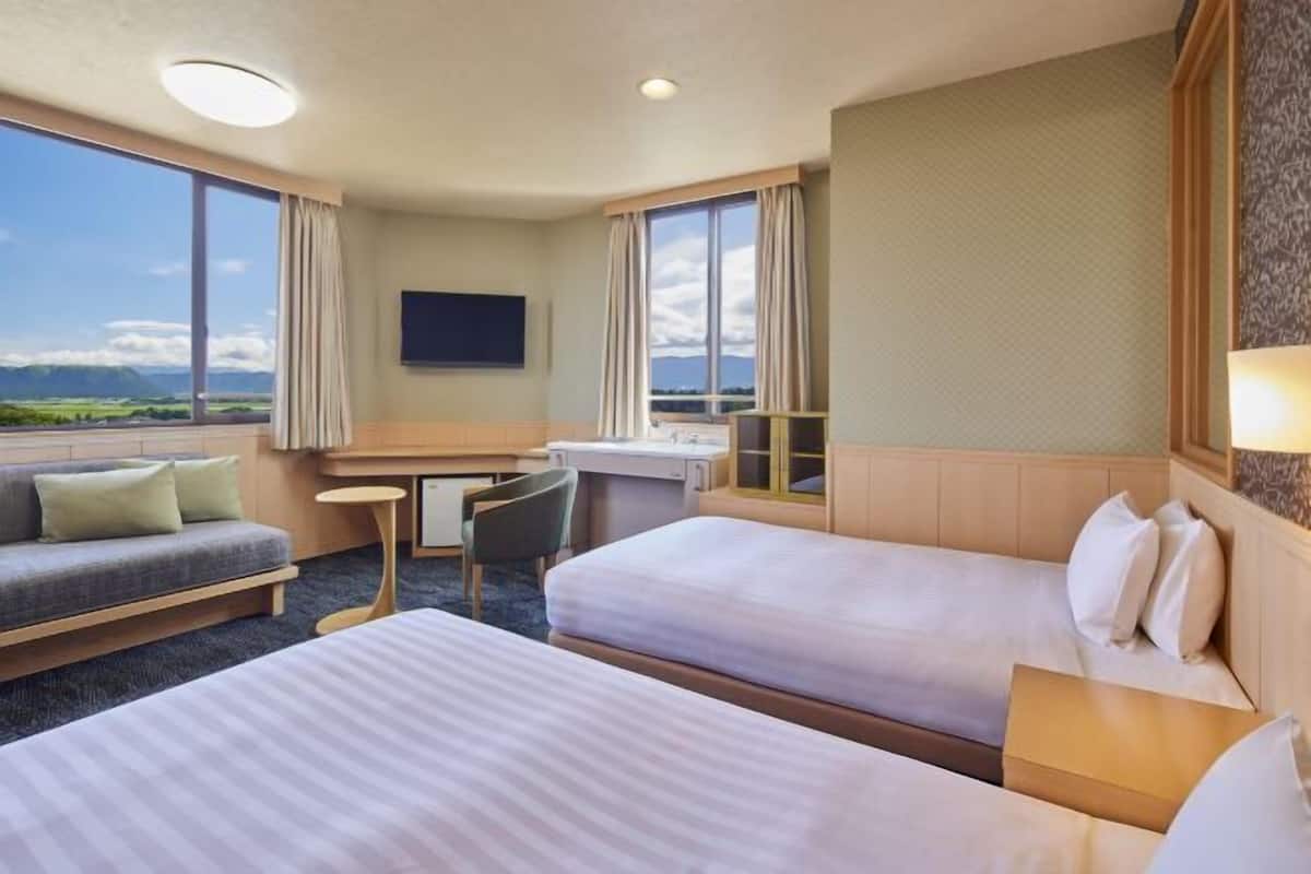 Caja de seguridad en la habitación, wifi gratis y ropa de cama