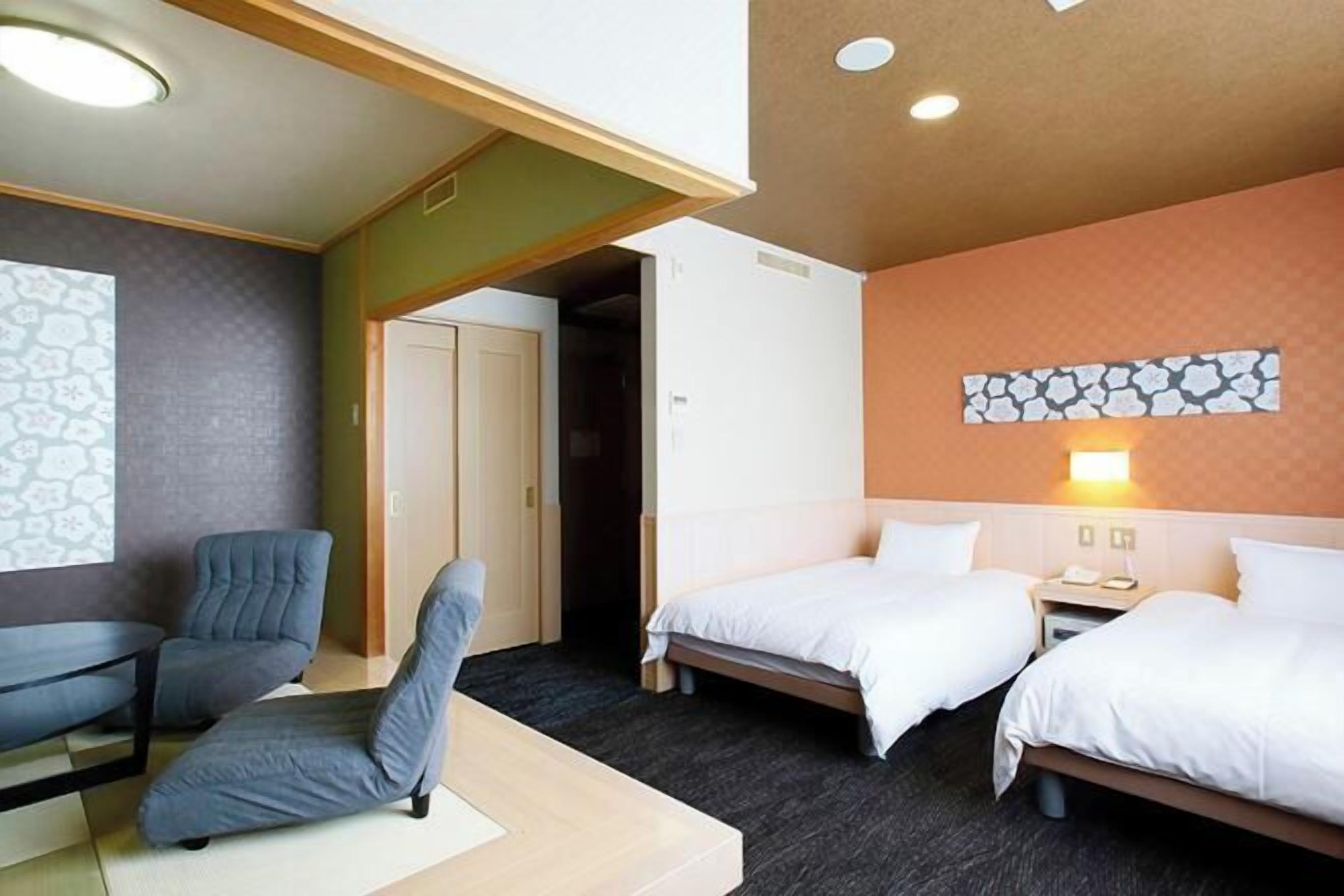 In-room safe, free WiFi, bed sheets