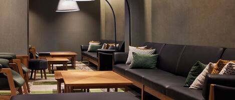 Lobby-lounge
