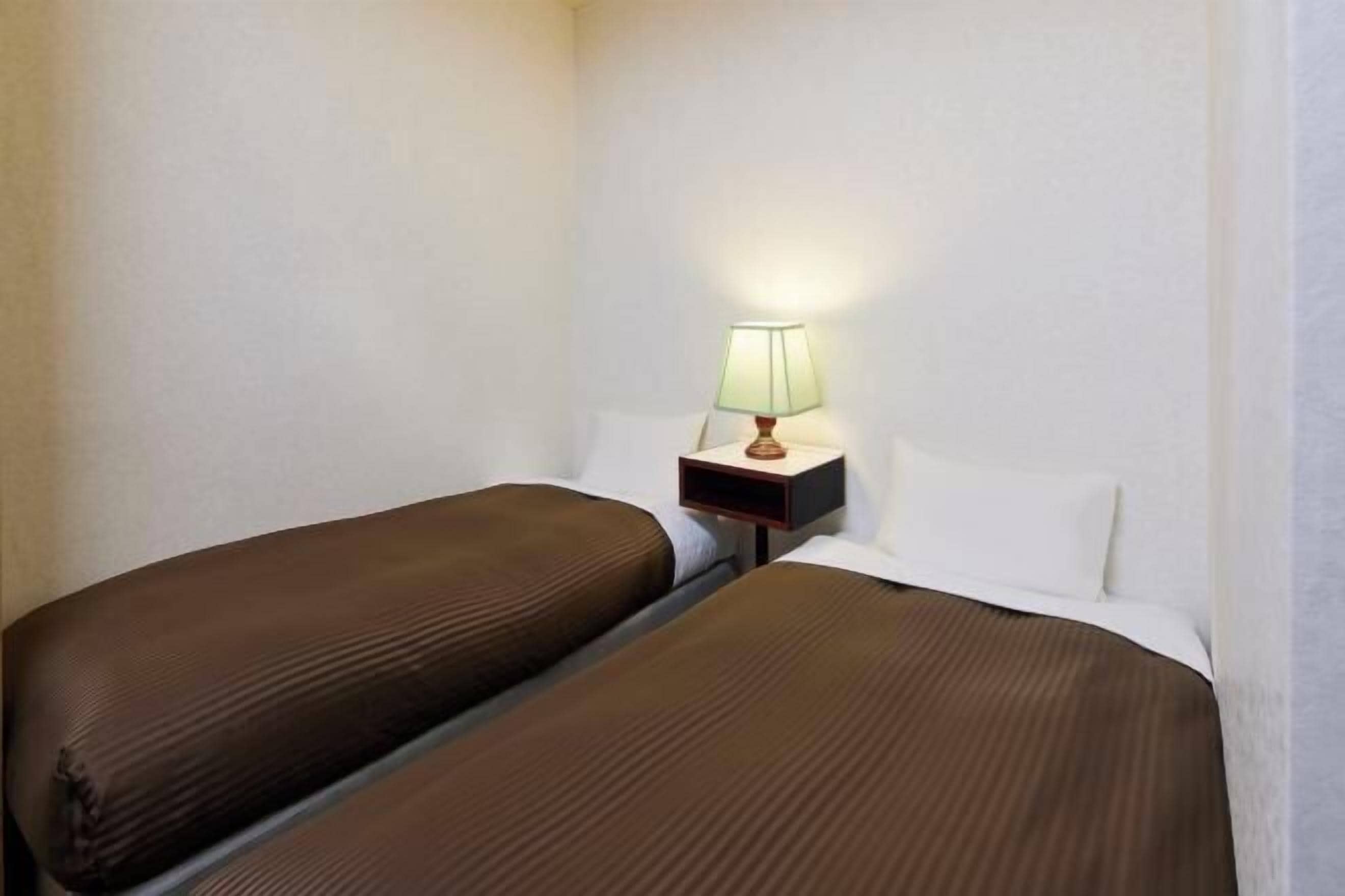 セーフティボックス (室内)、WiFi (無料)、ベッドシーツ