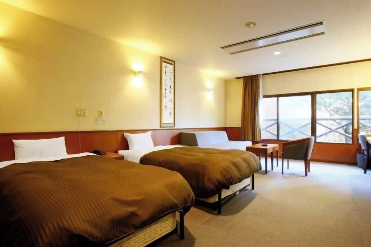 Caja de seguridad en la habitación, wifi gratis y ropa de cama