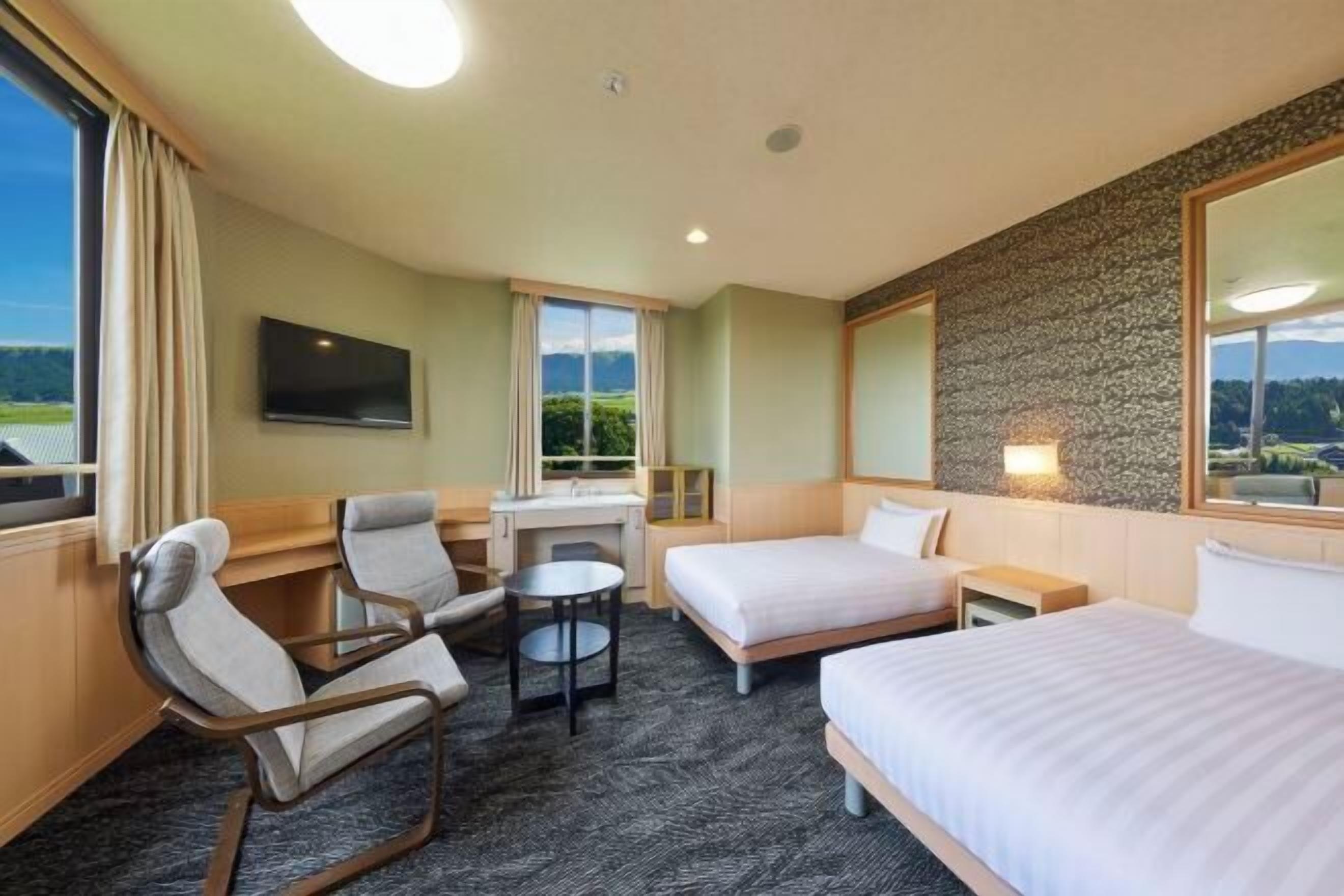 In-room safe, free WiFi, bed sheets