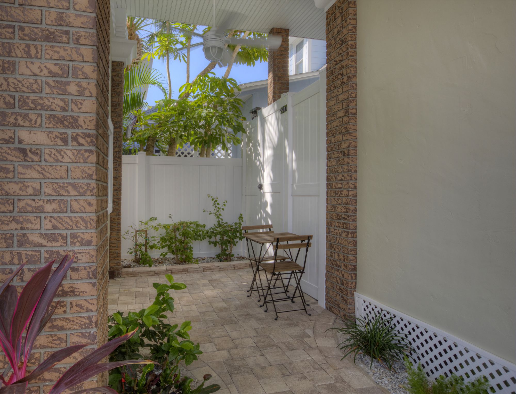 unit #5 studio, 1 queen bed, kitchen | terrace/patio