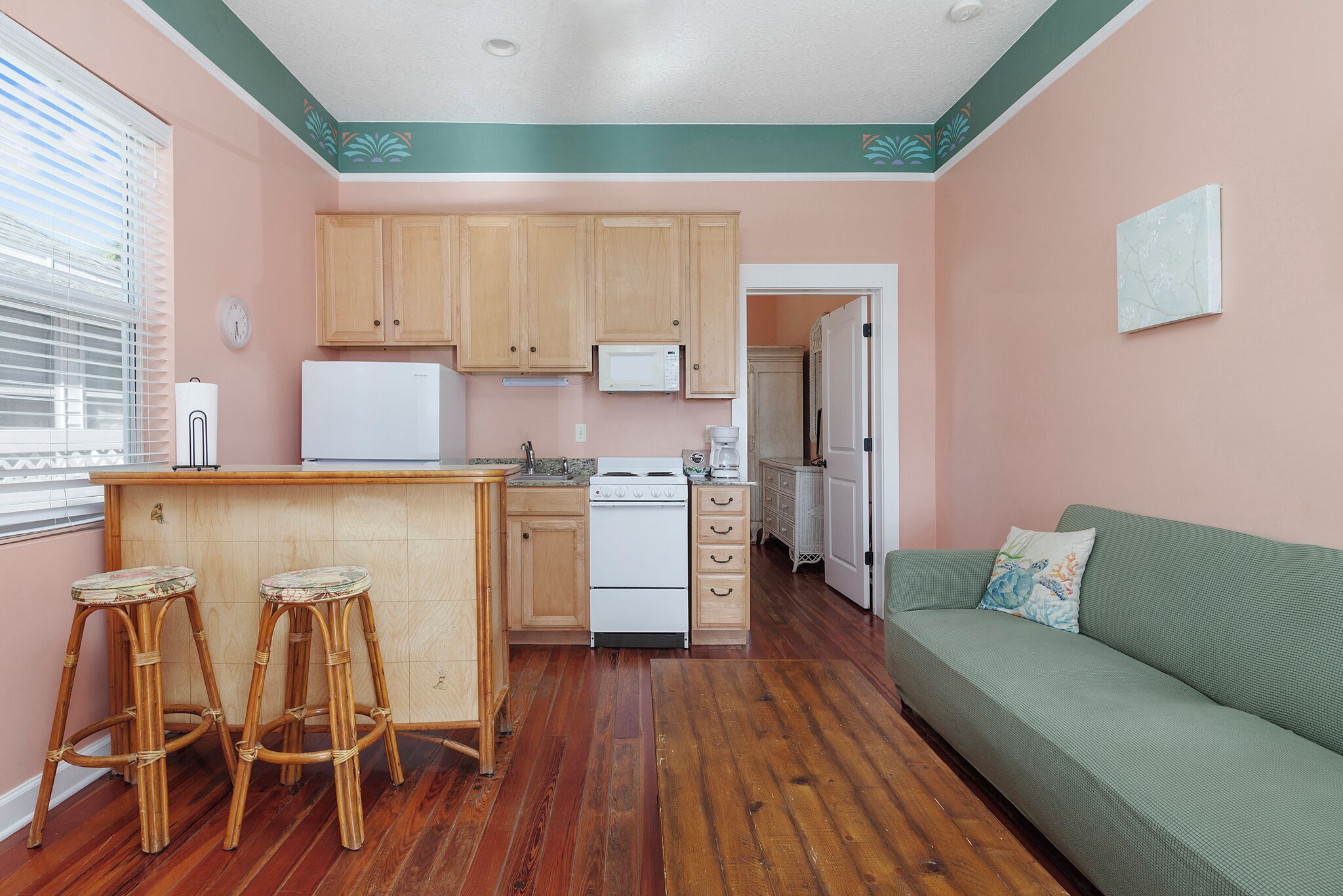 unit #2 room, 1 bedroom, kitchen | private kitchen | fridge, microwave, oven, stovetop