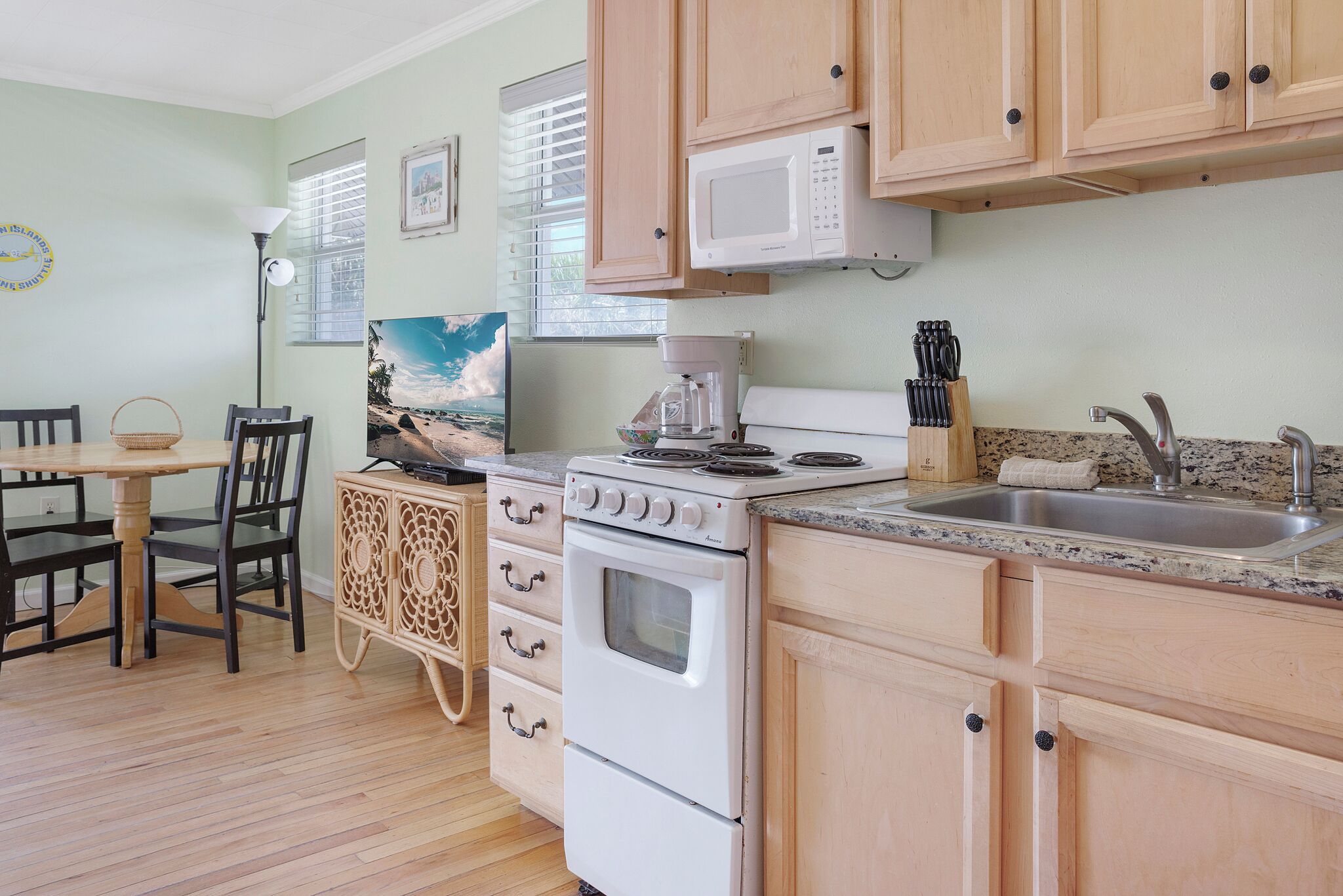 unit #4 room, 2 bedrooms, kitchen (one bath) | private kitchen | fridge, microwave, oven, stovetop