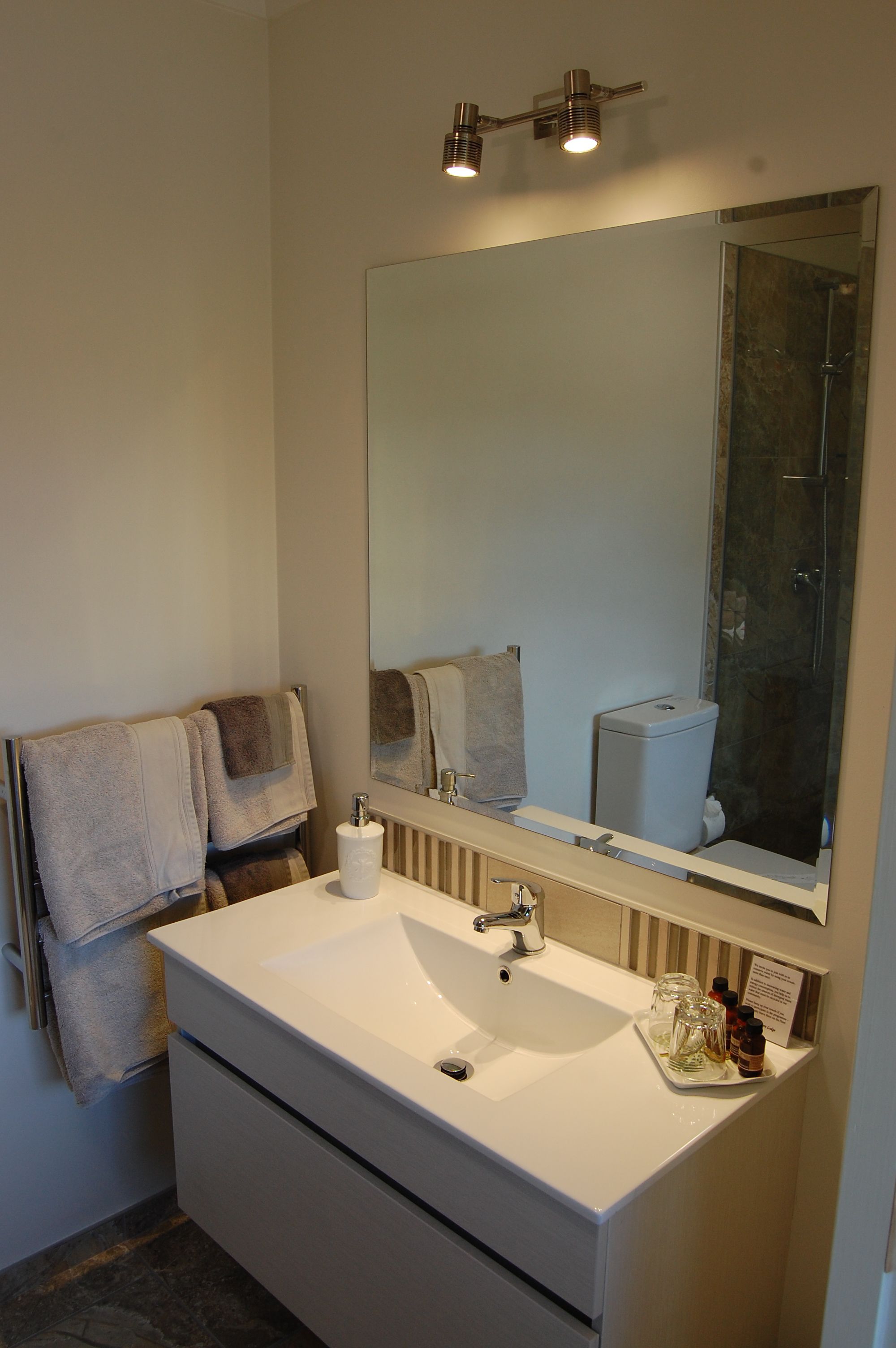 Bathroom sink