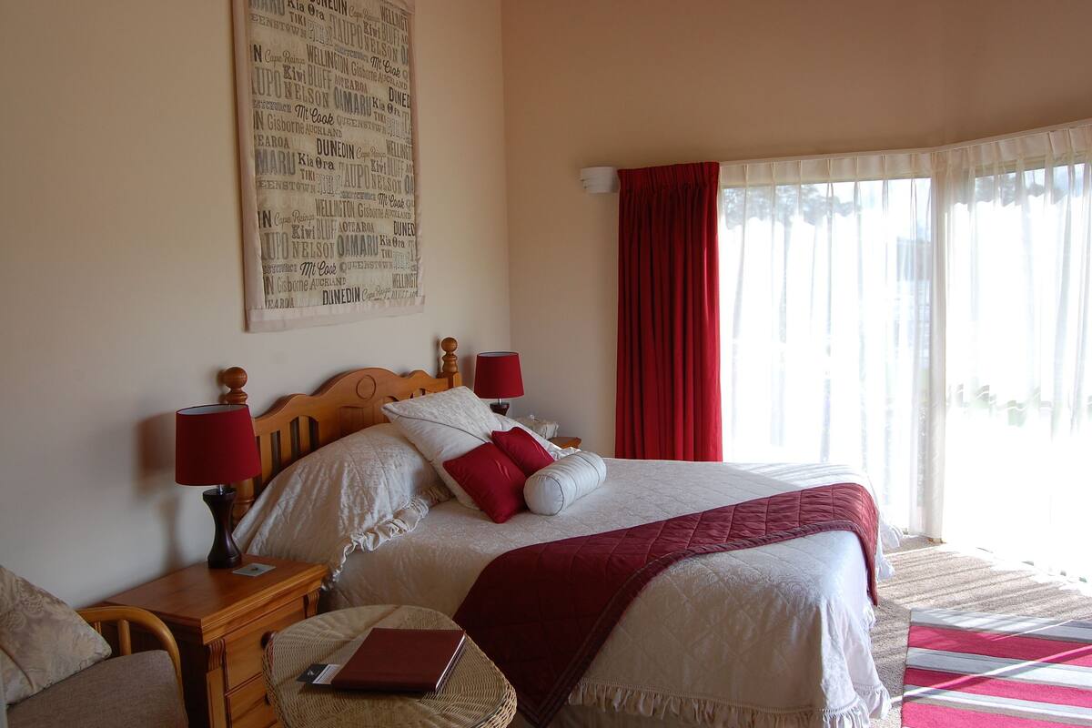 Suite | Ropa de cama de alta calidad, tabla de planchar con plancha, wifi gratis