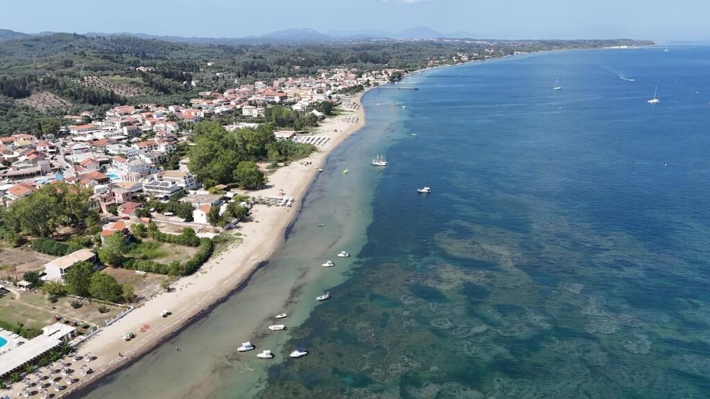 Beach nearby, sun-loungers, beach umbrellas