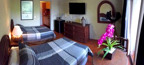 Suite B | Down comforters, in-room safe, individually decorated - Aurora Suites (Guadalajara)