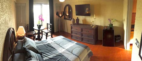 Suite ( A ) | Gebar bulu kapas, peti besi dalam bilik, dihias secara berasingan