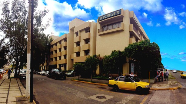 A building with a sign reading "AURORA SUITES". - Aurora Suites (Guadalajara)