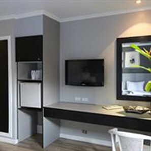 Desk, rollaway beds, free WiFi