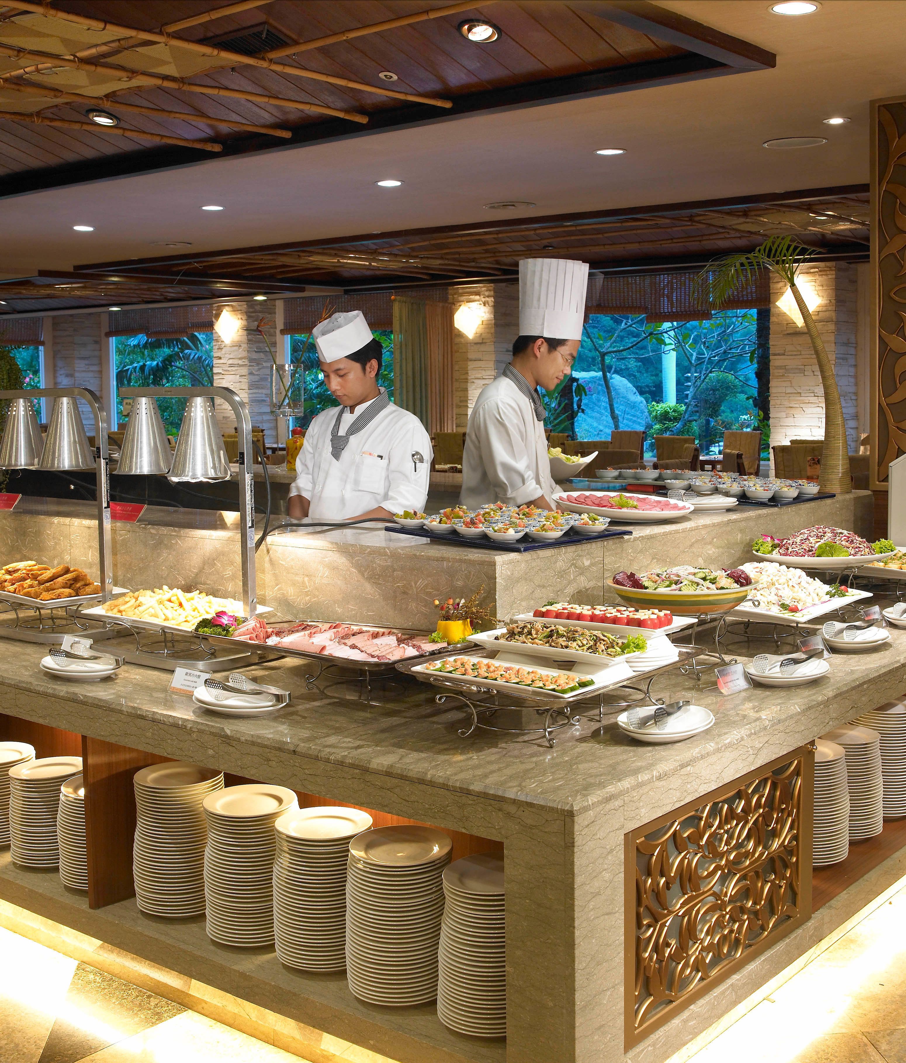 Daily buffet breakfast (TWD 550 per person)
