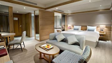 Superior Suite | Free minibar, in-room safe, desk, blackout curtains