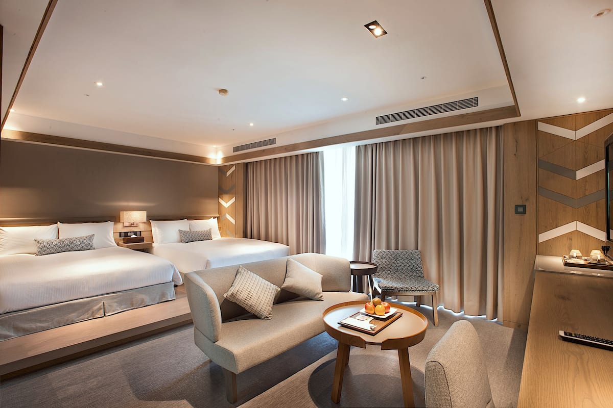 Deluxe Family Suite | 1 bedroom, free minibar, in-room safe, desk