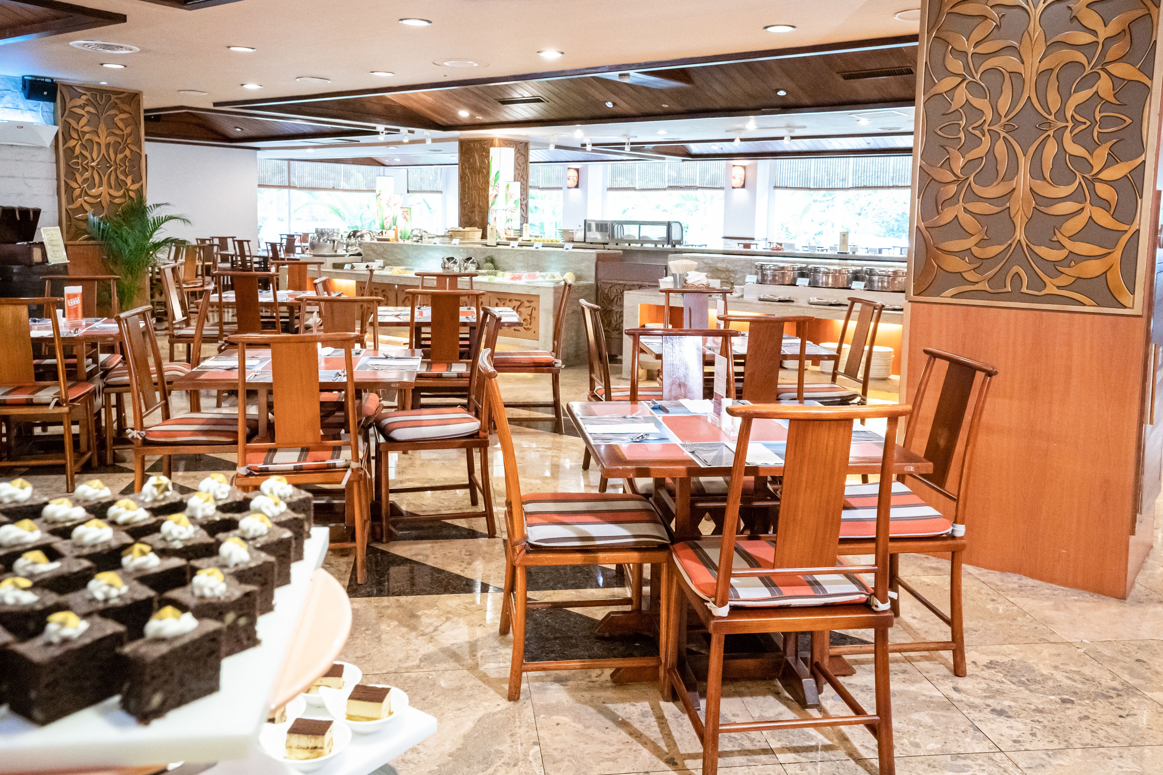 2 restaurants, breakfast served