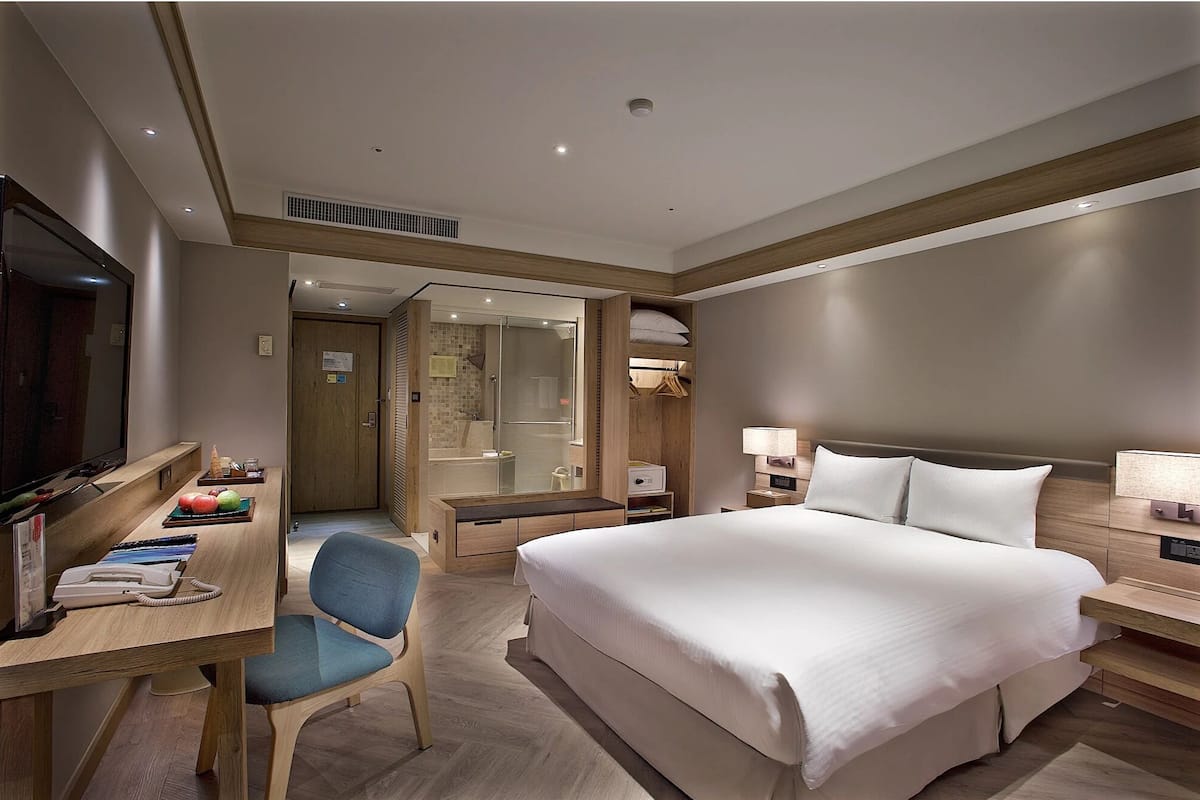 Superior Double Room, 1 King Bed | 1 bedroom, free minibar, in-room safe, desk