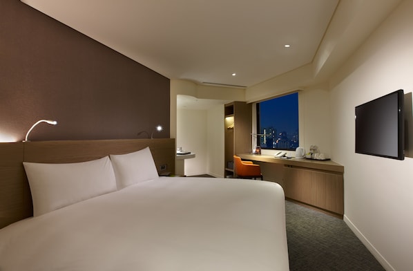 Business Double Room | Down comforters, in-room safe, desk, blackout drapes