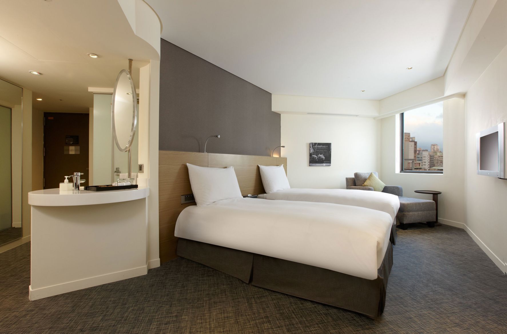 Down duvets, in-room safe, desk, blackout curtains