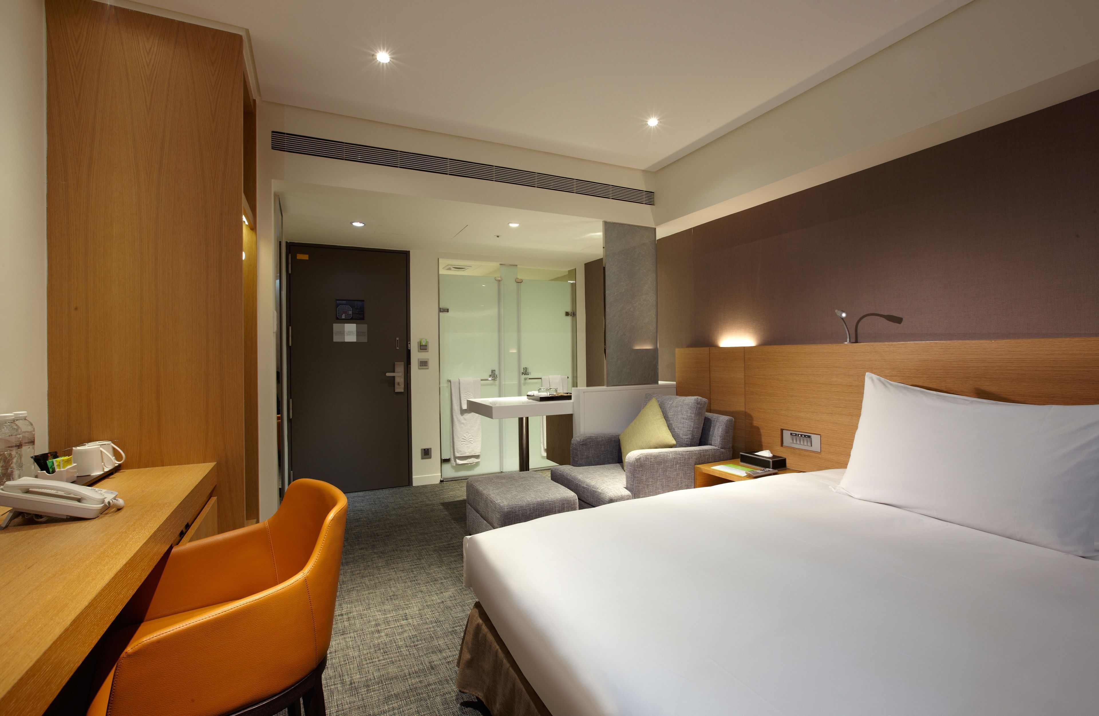 Down duvets, in-room safe, desk, blackout curtains