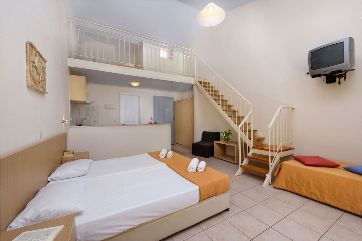 1 bedroom, in-room safe, iron/ironing board, wifi