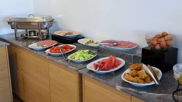 Free daily buffet breakfast