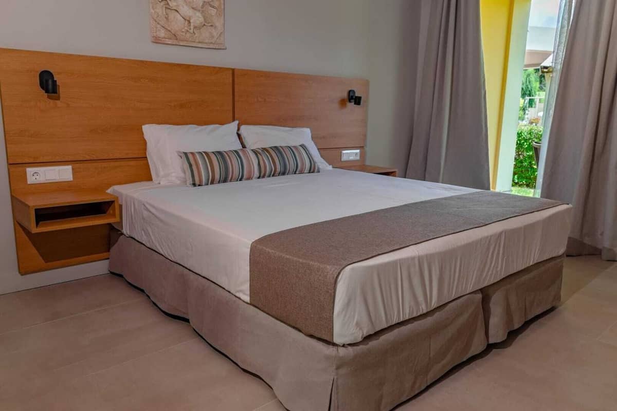 Suite (2 Levels) | 1 bedroom, in-room safe, iron/ironing board, WiFi