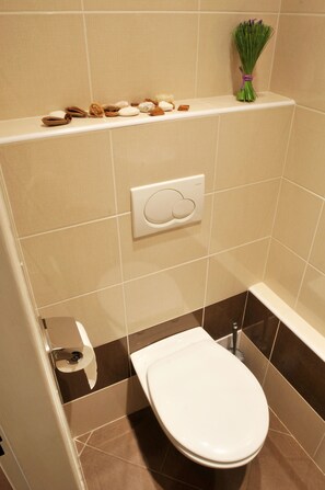 Apartment, 2 Schlafzimmer | Badezimmer | Kostenlose Toilettenartikel, Haartrockner, Handtücher, Shampoo