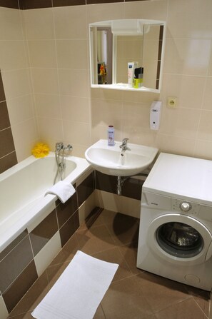 Apartament, 2 dormitoris | Bany | Articles de tocador gratuïts, assecador de cabells, tovalloles i xampú 