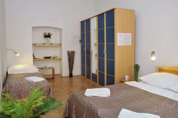 Apartment, 2 Schlafzimmer | 2 Schlafzimmer, Schreibtisch, Babybetten, Zustellbetten