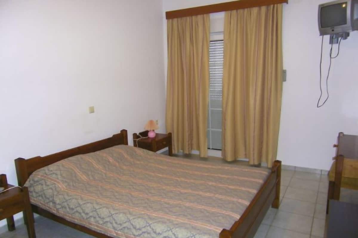 Apartment | Soundproofing, free cribs/infant beds, free WiFi, bed sheets