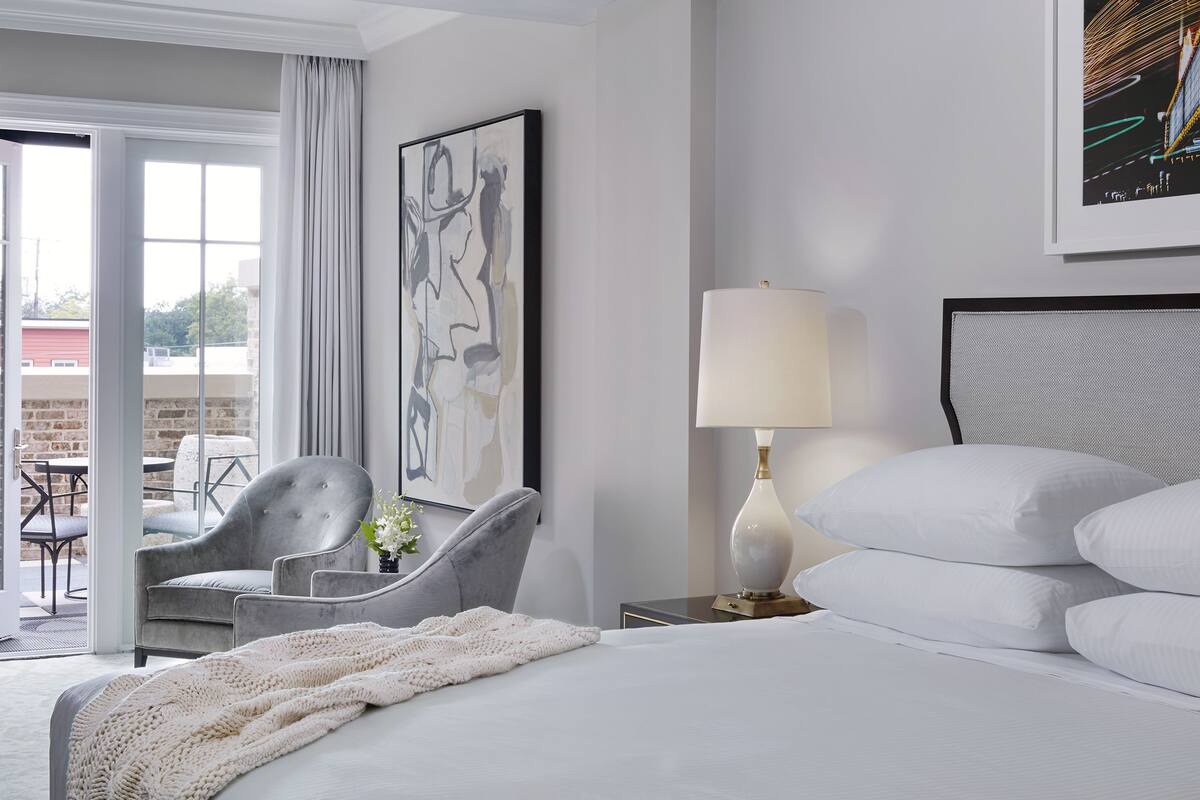 premium bedding, free minibar, in-room safe, laptop workspace