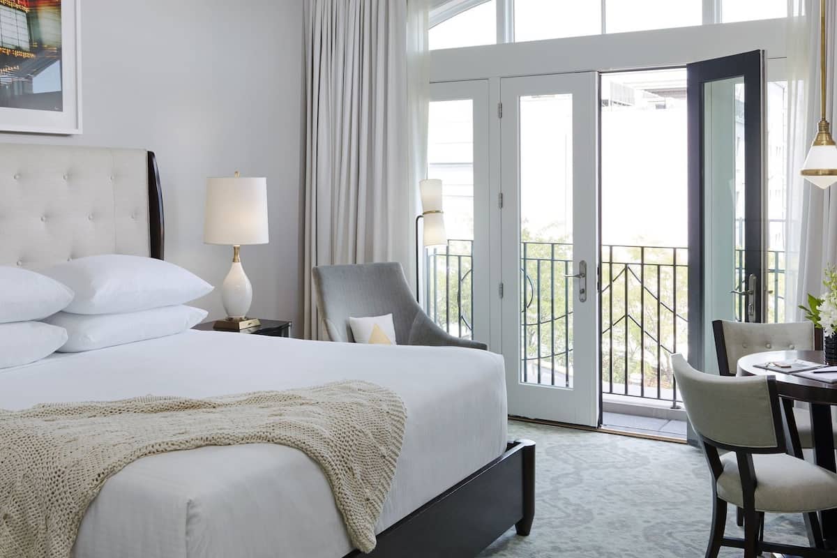 Premium bedding, free minibar, in-room safe, laptop workspace