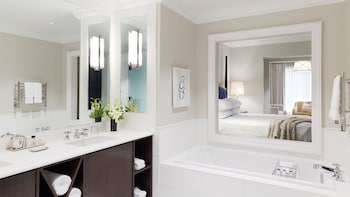 Grand Suite, 1 King Bed | Bathroom | Free toiletries, hair dryer, bathrobes, slippers at The Spectator Hotel