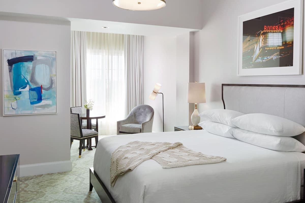 Deluxe-Suite, 1 King-Bett | Hochwertige Bettwaren, kostenlose Minibar, Zimmersafe