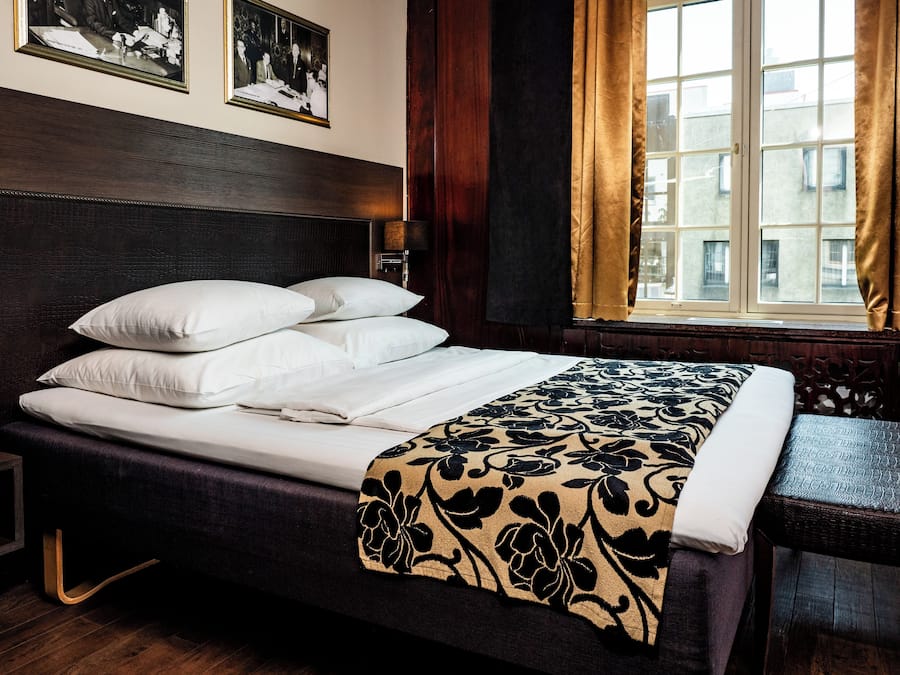 Standaard tweepersoonskamer | Luxe beddengoed, pillowtop-bedden, een strijkplank/strijkijzer