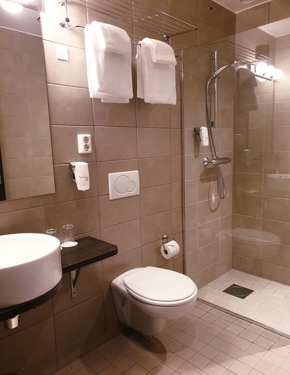 Superior Double Room | Bathroom