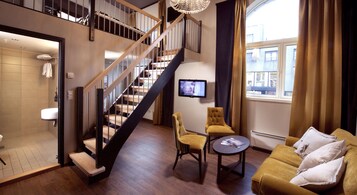 Signature Suite | Premium bedding, pillowtop beds, iron/ironing board, free WiFi