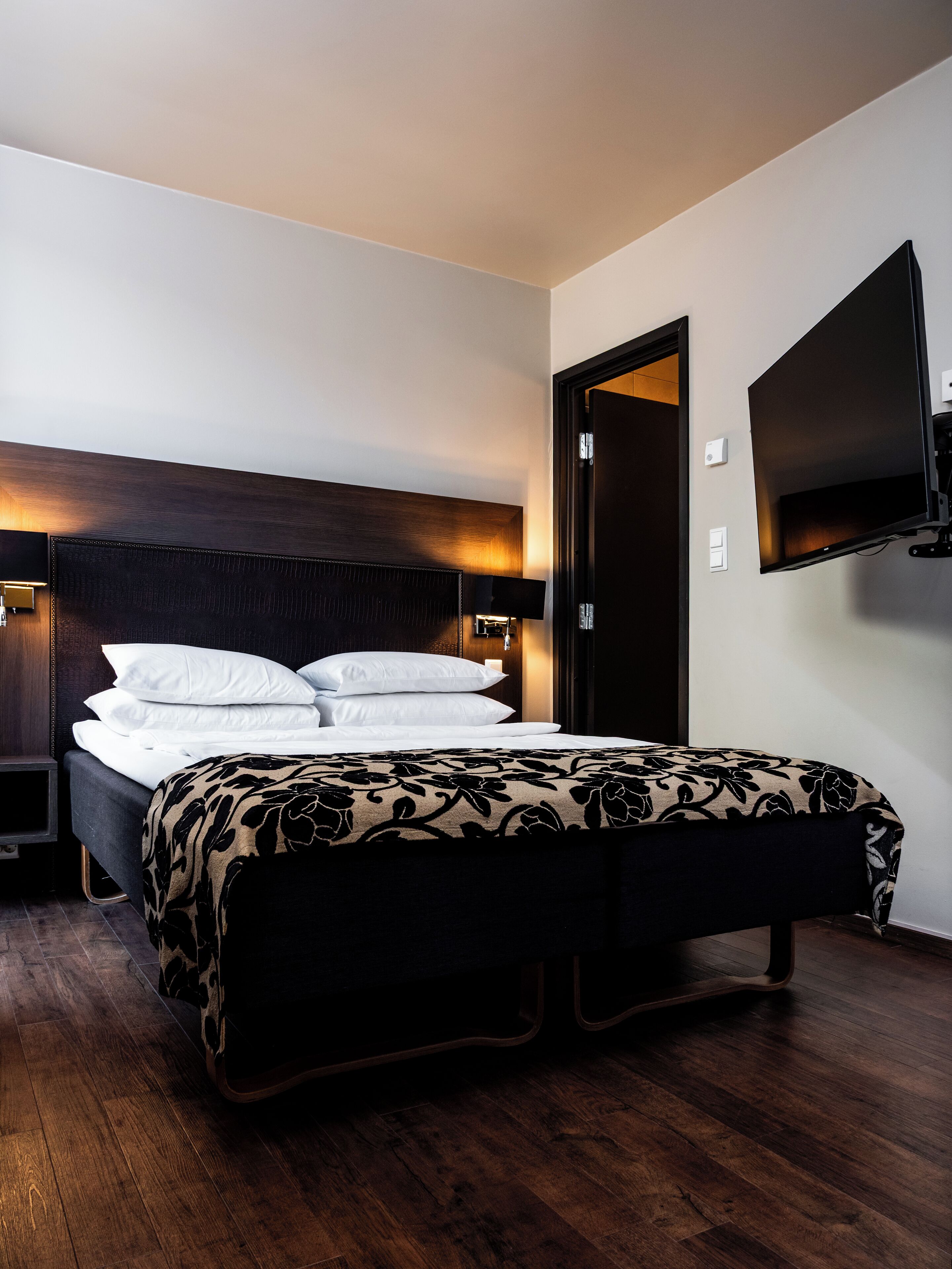 Economy-Doppelzimmer | Hochwertige Bettwaren, Pillowtop-Betten, Bügeleisen/Bügelbrett