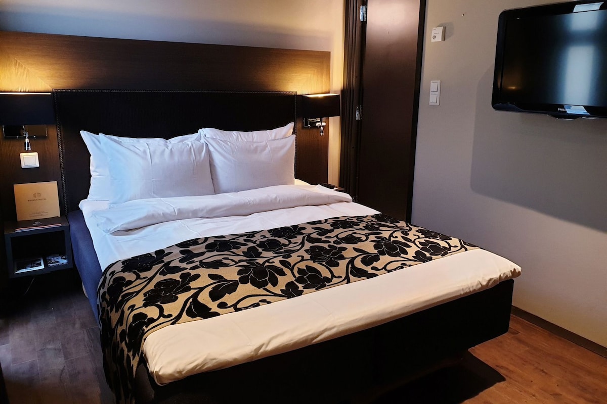 Premium bedding, pillowtop beds, iron/ironing board (on request)