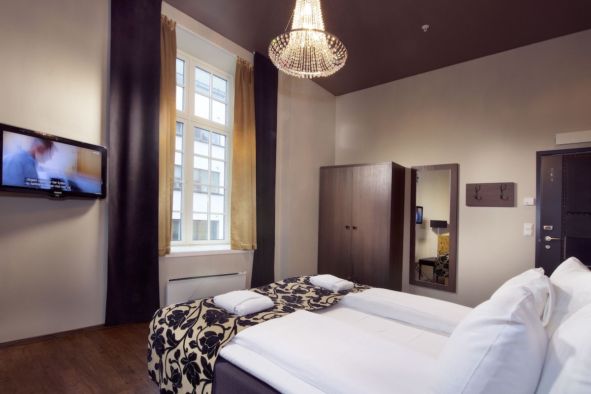 Premium bedding, pillowtop beds, iron/ironing board (on request)