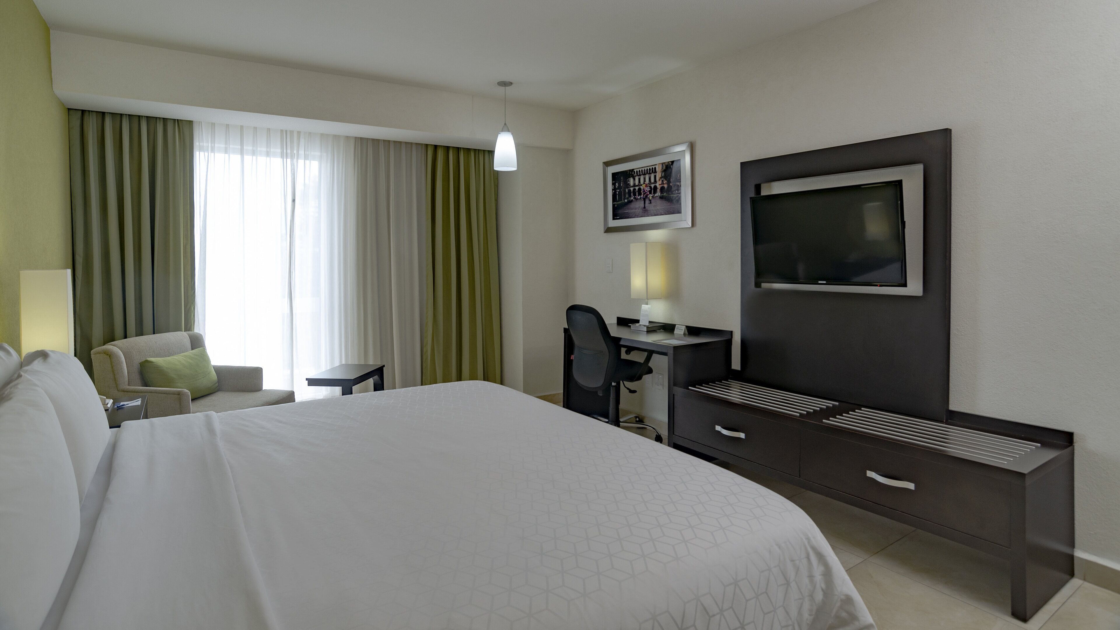 Chambre Standard, 1 très grand lit | Couette en duvet, coffre-fort, bureau, rideaux d’obscurcissement